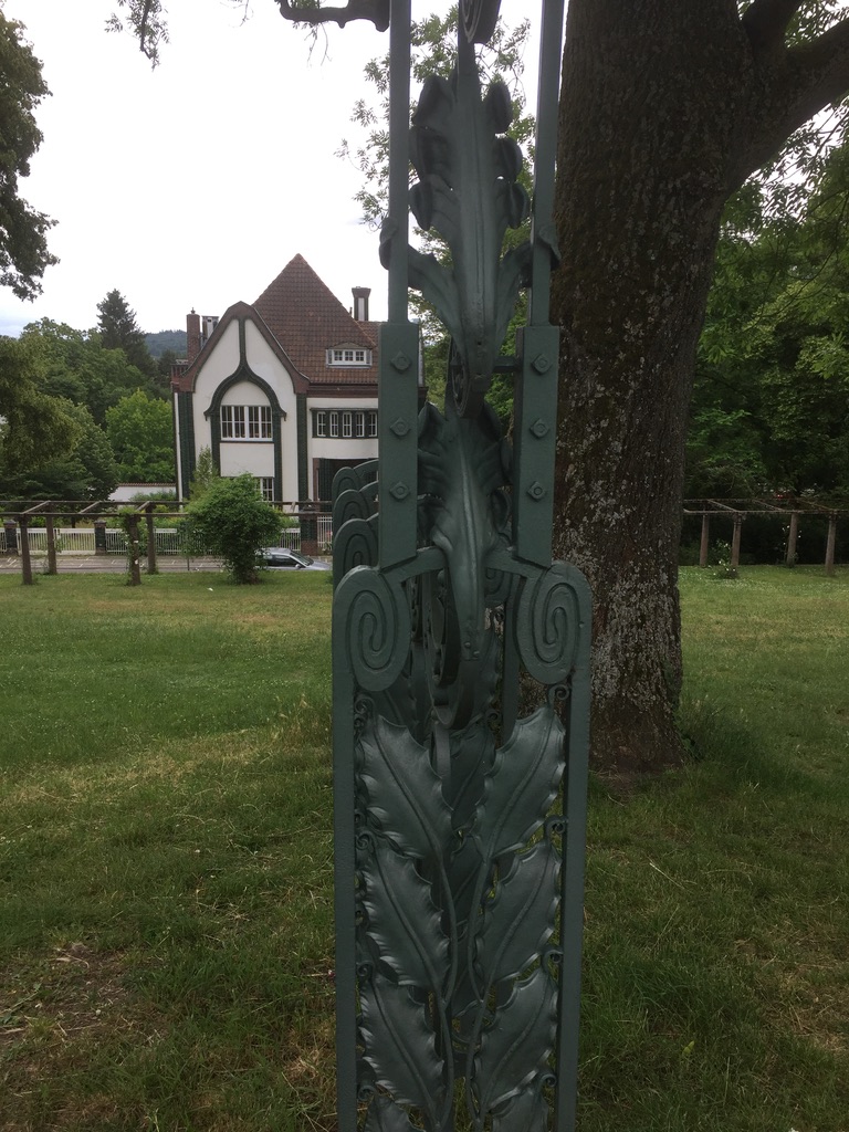 vergesseneSpuren Behrenshaus Rankgitter Fahnenmastdetail